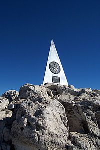 Archivo:Guadalupe Peak summit 2005-03-12