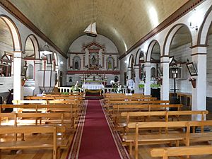 Archivo:Interior de la iglesia de San Juan (comuna de Dalcahue). Isla Grande de Chiloé. Chile