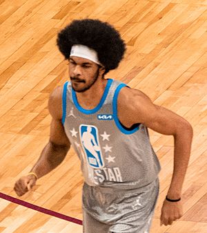 Archivo:Jarrett Allen 2022 NBA All-Star
