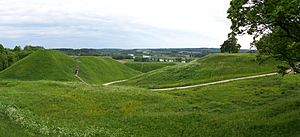 Archivo:Kernavė - Hill forts 01