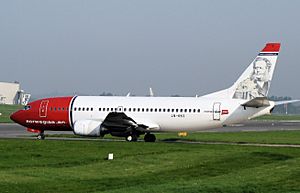 Archivo:Norwegian air shuttle b737-300 ln-kko arp