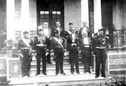 Archivo:Oscar R Benavides y su gabinete - 1933