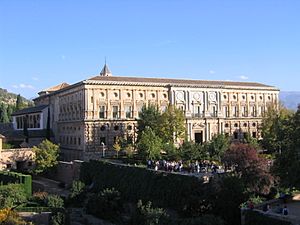 Archivo:Palacio Carlos V west