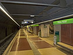 Archivo:Palau Reial station northbound platform