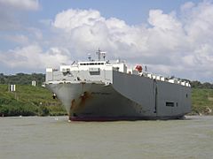 Archivo:Panamax ship 1