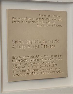 Archivo:Placa del Salón Capitán de Navío Arturo Araya Peeters