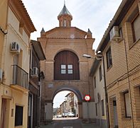 Archivo:Portal de San Roque, Quinto