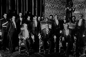 Archivo:President Victoriano Huerta with cabinet