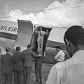 Presidente Juscelino Kubitschek de Oliveira (1956-1961) fora do Palácio da Alvorada - com Alfredo Stroessner Matiauda, presidente do Paraguai, visita Brasília (3)
