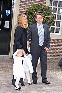 Archivo:Prince Friso with his wife Mabel and daughters in 2010