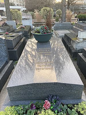 Archivo:Ravel's grave LP