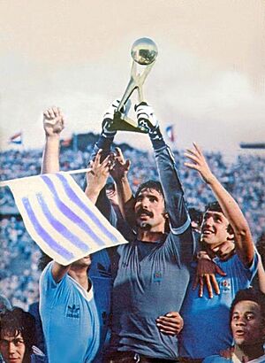 Archivo:RodolfoRodríguez-Mundialito1980