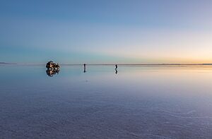 Archivo:Salar de Uyuni, Bolivia, 2016-02-04, DD 16-18 HDR