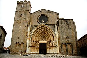 Archivo:Santa Maria de Castelló d'Empúries - Façana