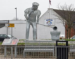 Shotts - Metal worker statue.JPG