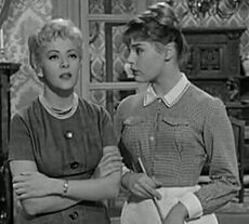 Archivo:Silvia Pinal & Elke Sommer (cropped)