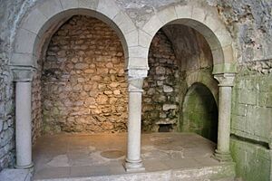 Archivo:Spain.Girona.Banys.Arabs.Caldarium