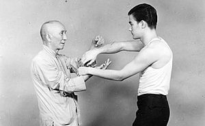 Archivo:The age of 18 Bruce Lee and Ye Wen