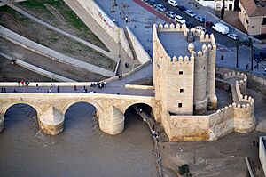 Archivo:Torre de la Calahorra desde el aire (Córdoba, España)