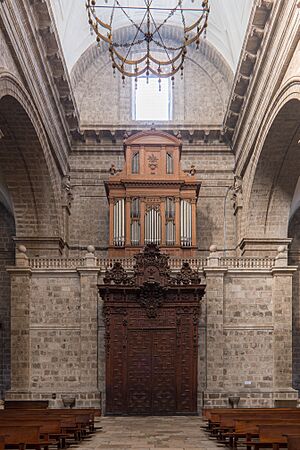 Archivo:Valladolid Cathedral 2023 - Organ