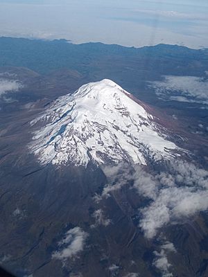Archivo:Volcán Chimborazo visto desde un avión 01