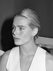 Archivo:Worldwide famous model Margot Hemingway was a guest of the IDF Shekem Company (FL62419504) (cropped)
