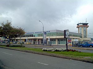 Archivo:Aeropuerto Mariscal Lamar de Cuenca