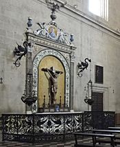 Archivo:Altar of the Cristo de la Agonia detail from Chapel inside Cathedral of Segovia (cropped)