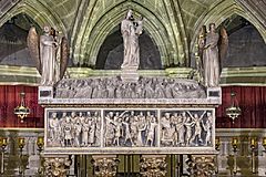 Archivo:Barcelona Cathedral Interior - Ark of Santa Eulalia