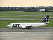 Boeing 737-400, SP-LLF, Polish Airlines LOT (27972951563).jpg