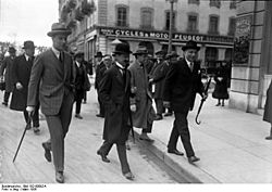 Archivo:Bundesarchiv Bild 102-00002A, Genf, Völkerbund, Ungarische Delegation