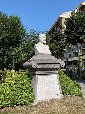 Archivo:Busto de Fermín Calbetón y Blanchón en Deba