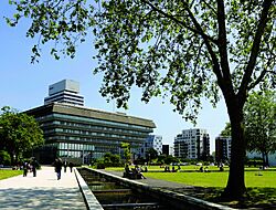 Cergy Grand Centre Parc François Mitterrand©L Pages.jpg