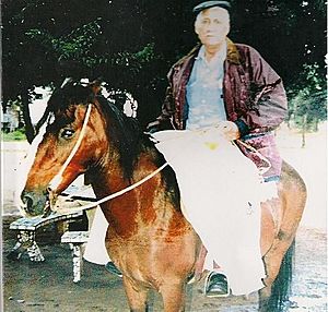 Archivo:Cosme Nievas a caballo