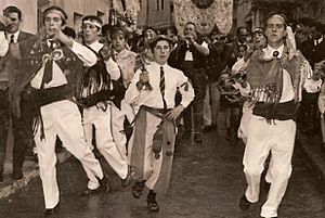 Archivo:Danzadores beliforanos