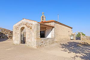 Archivo:Ermita del humilladero en Puerto Seguro vista lateral