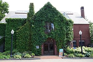 Archivo:Fitchburg Art Museum - Fitchburg, MA - DSC08582
