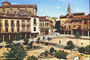 Archivo:Fundación Joaquín Díaz - Plaza Mayor - Medina de Rioseco (Valladolid)
