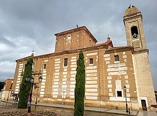 Iglesia de El Carpio (Valladolid) 01.jpg