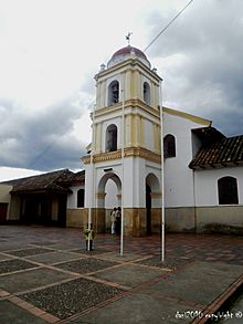 Archivo:Iglesia de El Rosal - panoramio