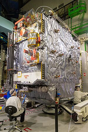 Archivo:JUICE inside Airbus Defence and Space Astrolabe facilities 08