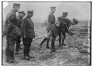 Archivo:King Albert on Battle Field LOC 20576133321