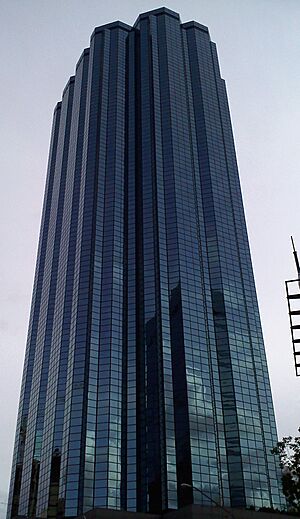 Archivo:Manulife Place 10