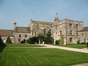 Archivo:Markenfield Hall - geograph.org.uk - 804830