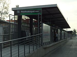Archivo:Mexibus Nezahualcóyotl 01