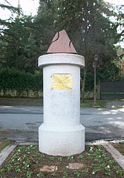 Archivo:Monumento a Rafael Alberti