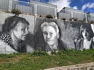 Archivo:Mural de las pintoras en Ávila