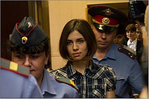 Archivo:Nadezhda Tolokonnikova (Pussy Riot) at the Moscow Tagansky District Court - Denis Bochkarev