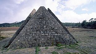 Piramide vallenuevo.jpg