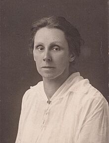 Portrait of Henriëtte Roland Holst before 1918.jpg
